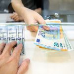 سایه عربستان بر بازار دلار و سکه ایران /قیمت یورو صعودی شد